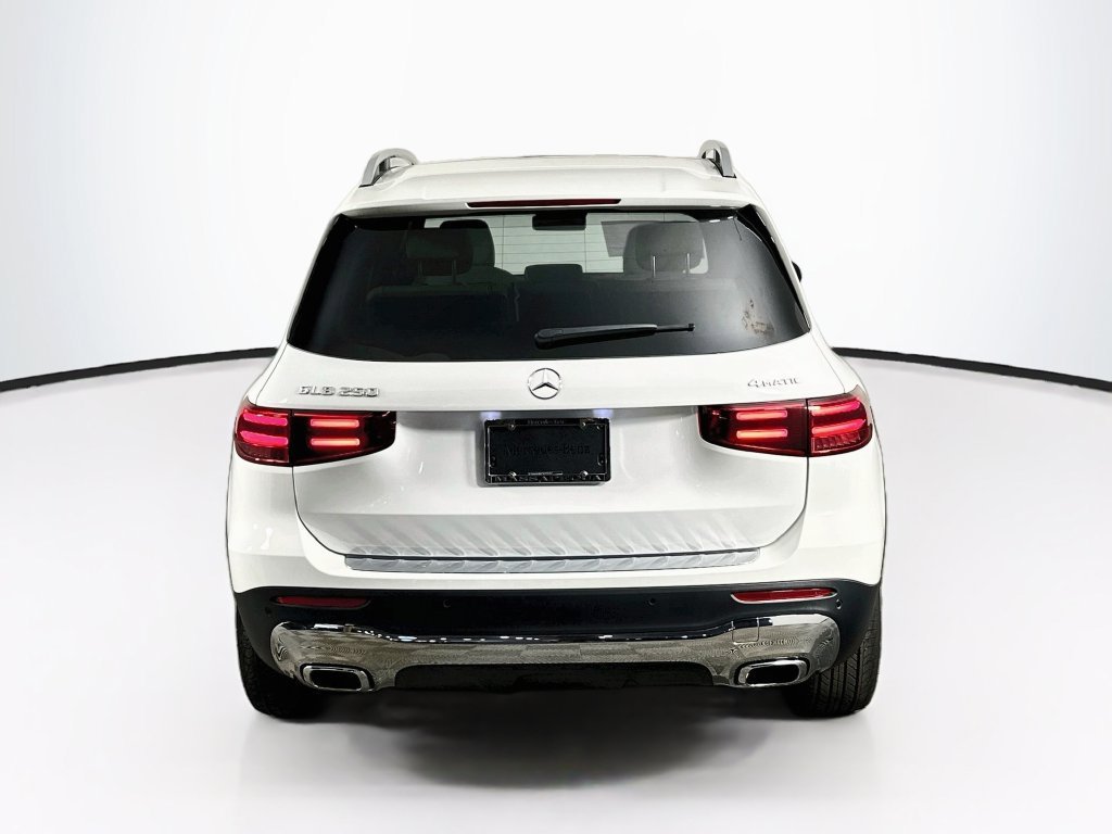 New 2026 Polar White Mercedes-Benz GLB 250 image 38