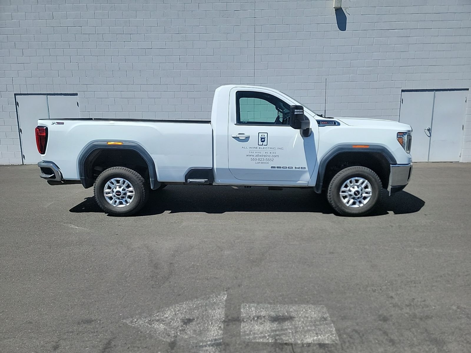 Used 2022 White GMC SLE image 1