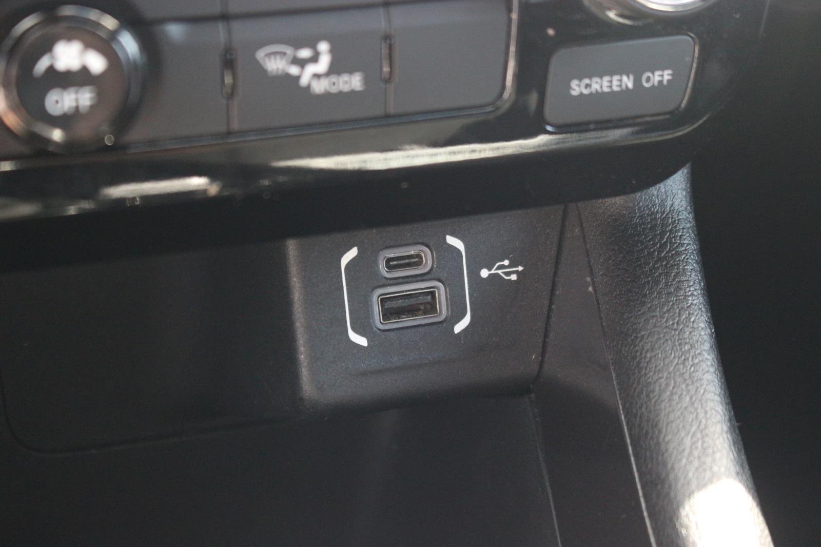 Used 2024 White Jeep Latitude image 25