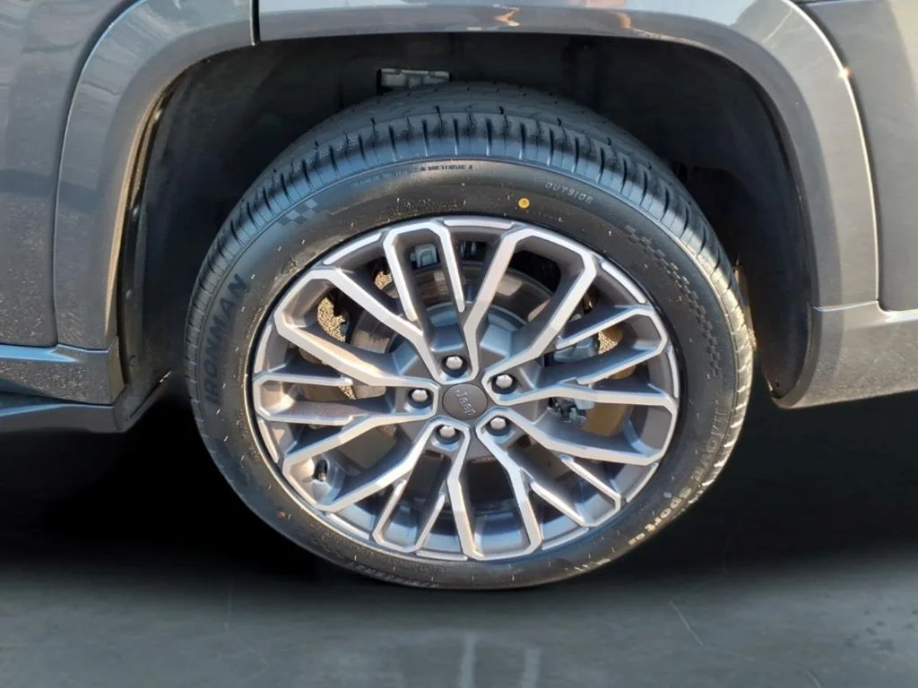 Used 2024 Gray Jeep Summit image 13