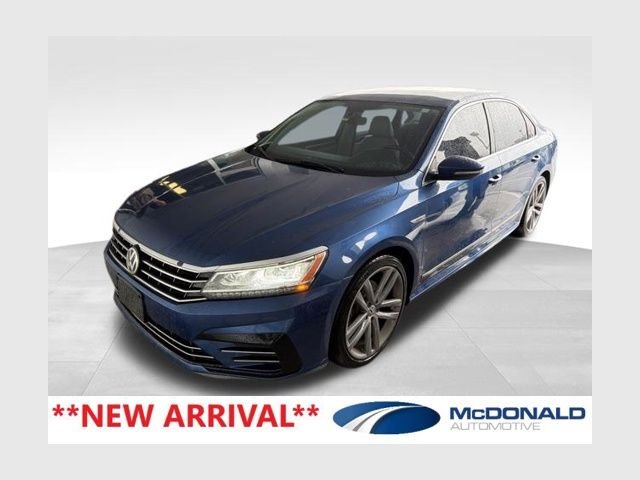 2017 Volkswagen Passat 1.8T R-Line w/ Comfort Pkg. Auto's photo