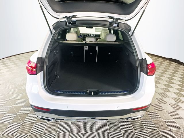 New 2026 MANUFAKTUR Moonlight White Metallic Mercedes-Benz GLC 300 image 26