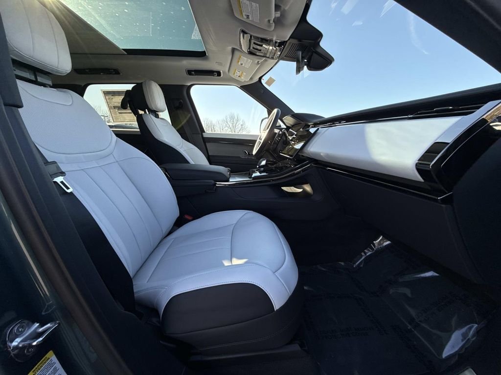 New 2026 Giola Green Land Rover Dynamic SE image 13