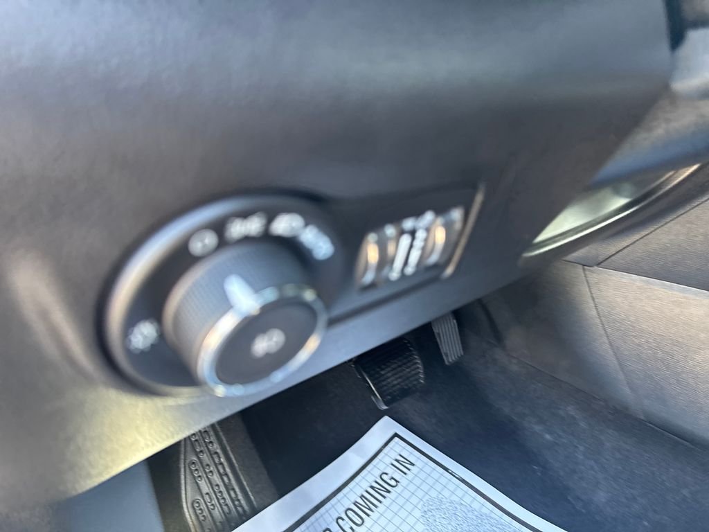 Used 2025 Black Jeep Latitude image 30