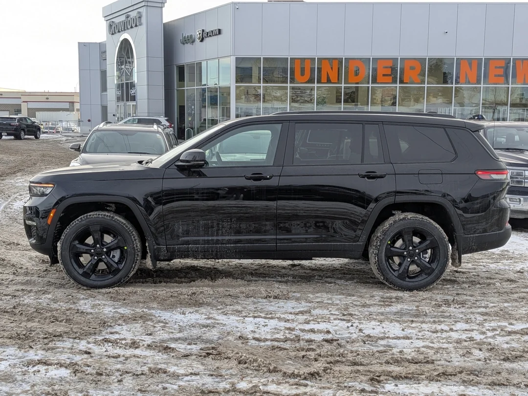 New 2025 Black Jeep Limited - - 4x4 - Luxury Tech II - Black App Pkge - Panoramic Sunroof & More! image 5