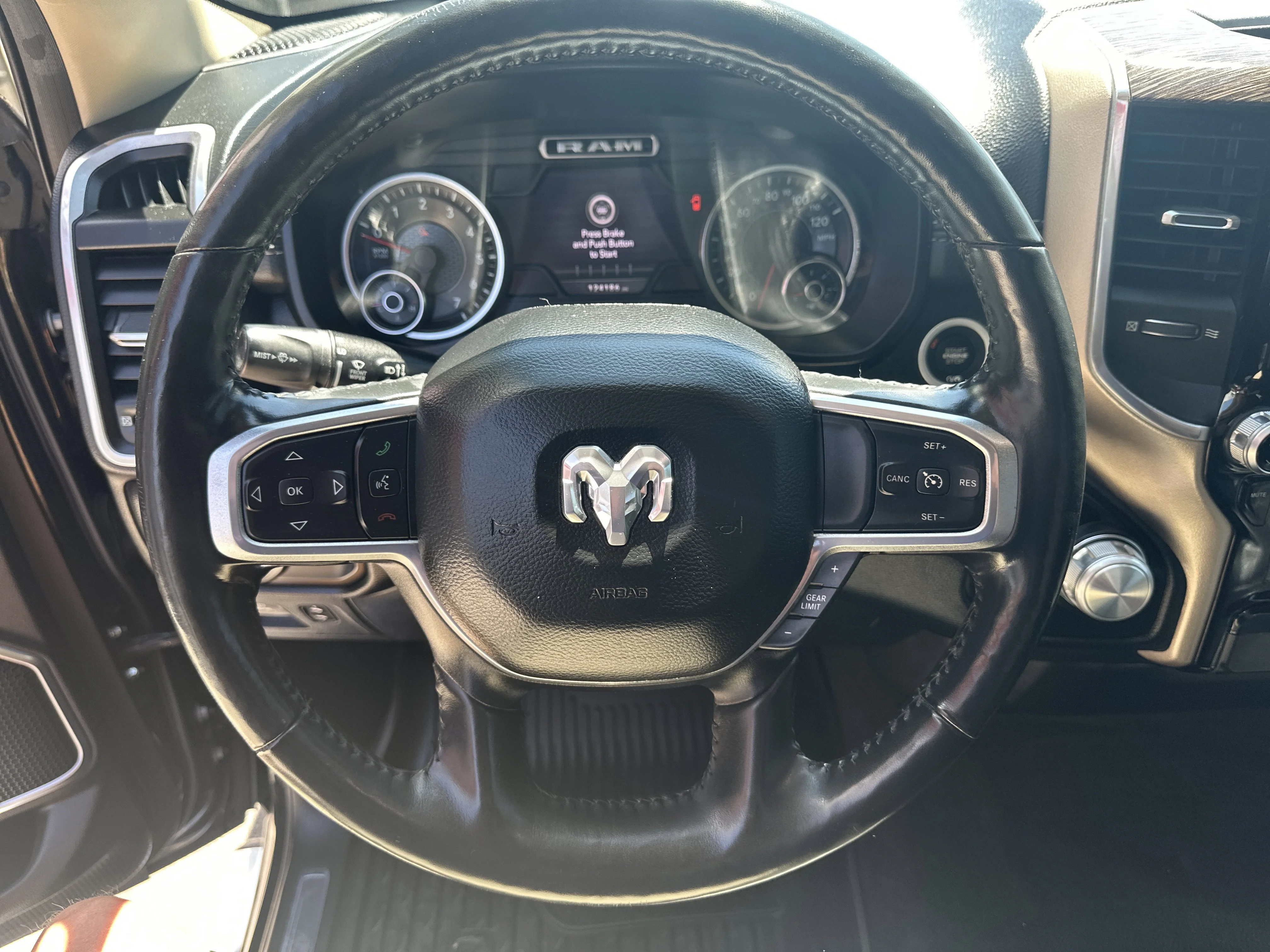 Used 2020 Diamond Black Crystal Pearlcoat Ram Laramie image 29