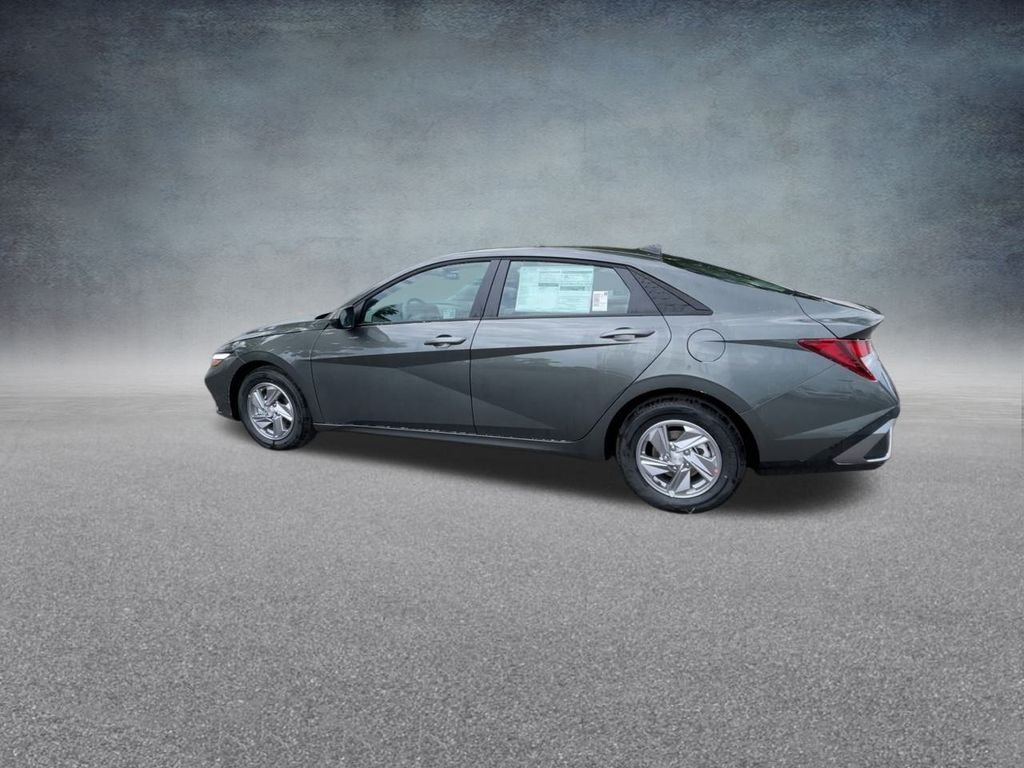 2025 Hyundai Elantra SE - Photo 17