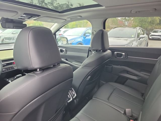 2025 Kia Sorento S - Photo 26