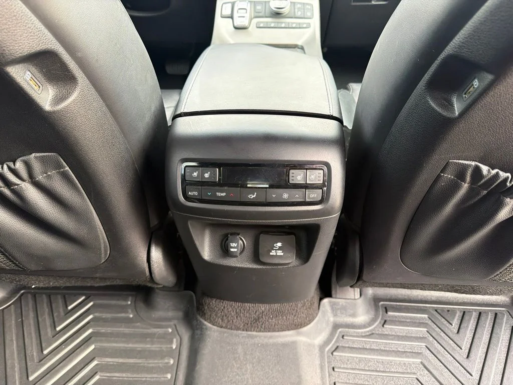 Used 2021 White Hyundai Calligraphy image 22