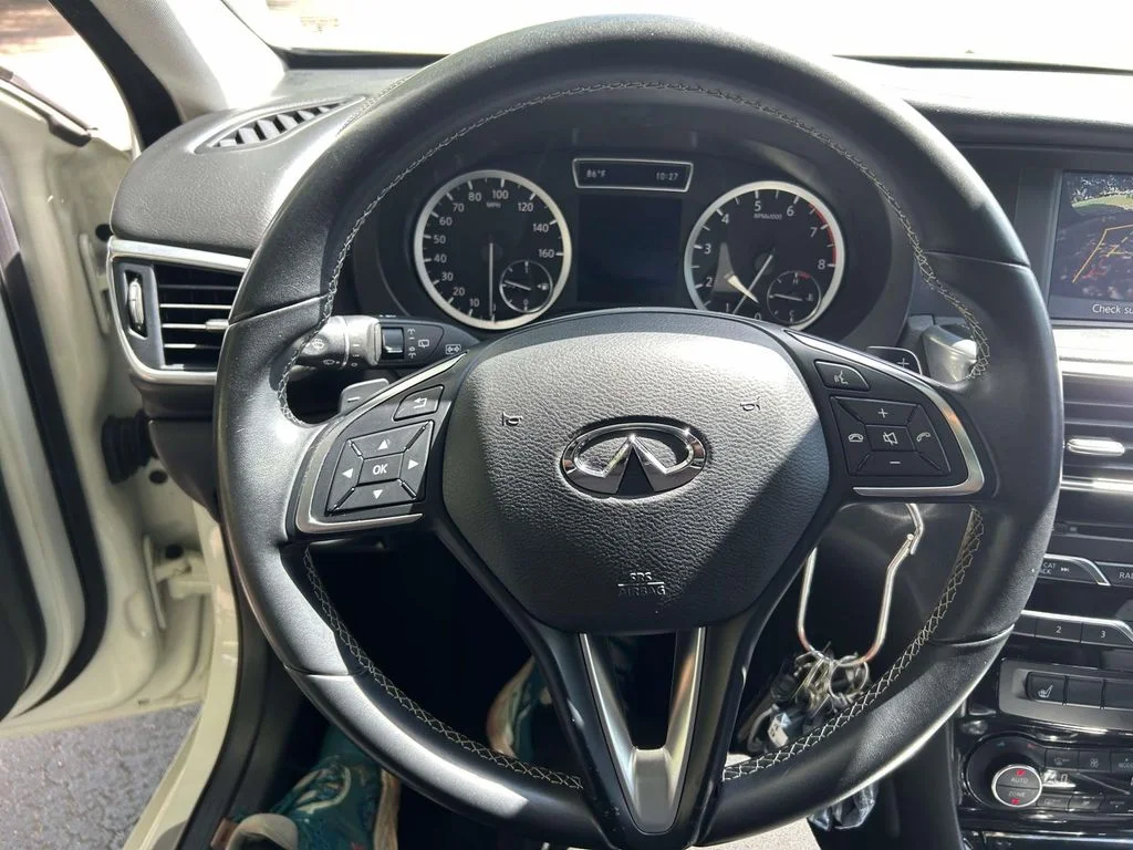 Used 2018 White INFINITI Premium image 21