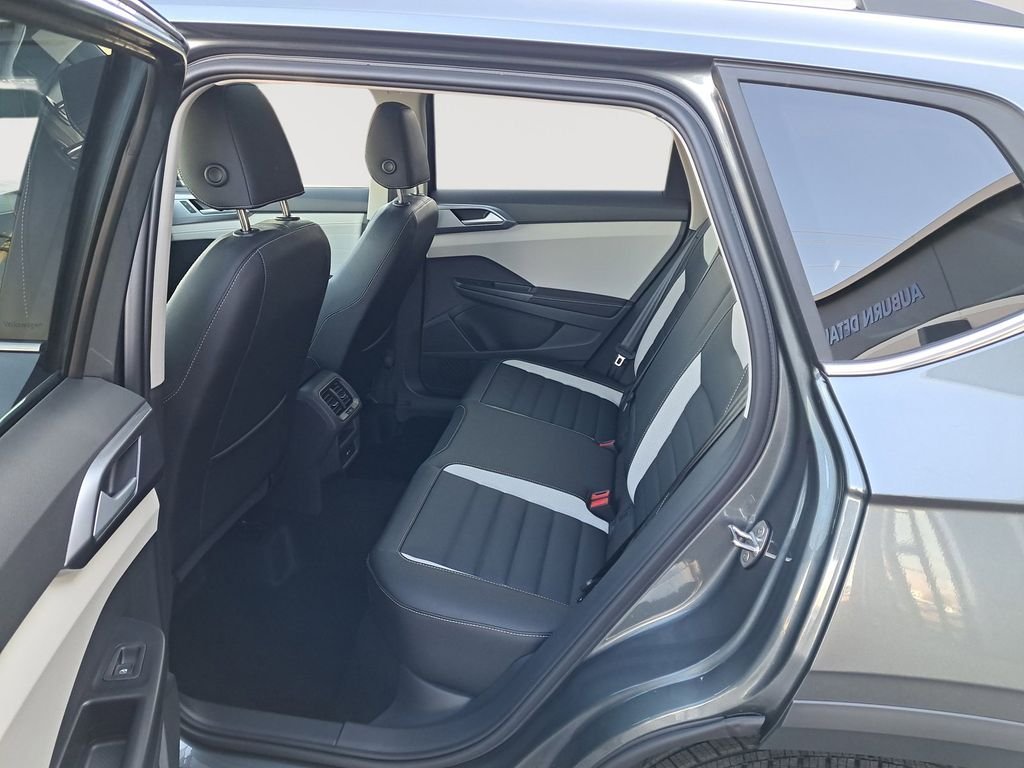 2025 Volkswagen Taos SEL - Photo 14