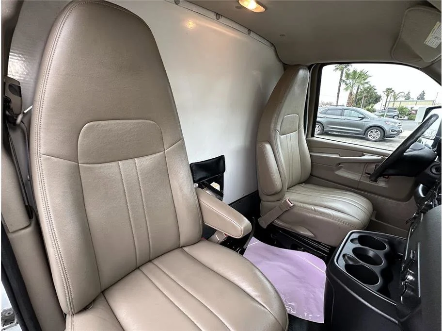 Used 2015 Summit White Chevrolet Cutaway Van 2D image 30