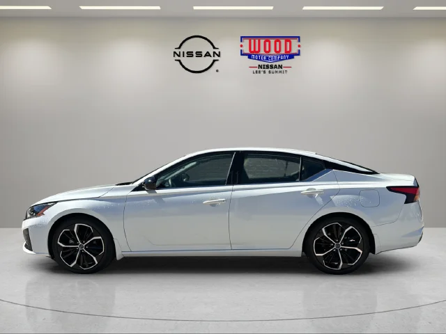 Used 2024 Pearl White Tricoat Nissan 2.5 SR image 5