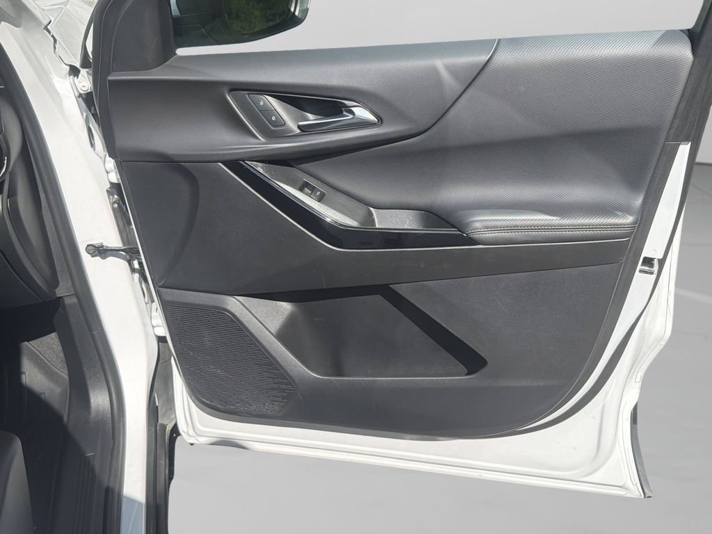 Used 2025 White Chevrolet LT image 29