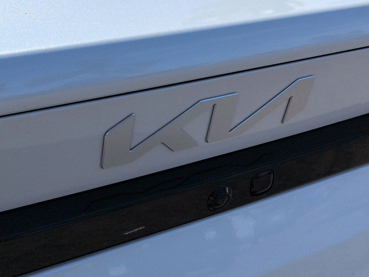 New 2026 Snow White Pearl Kia LXS image 32