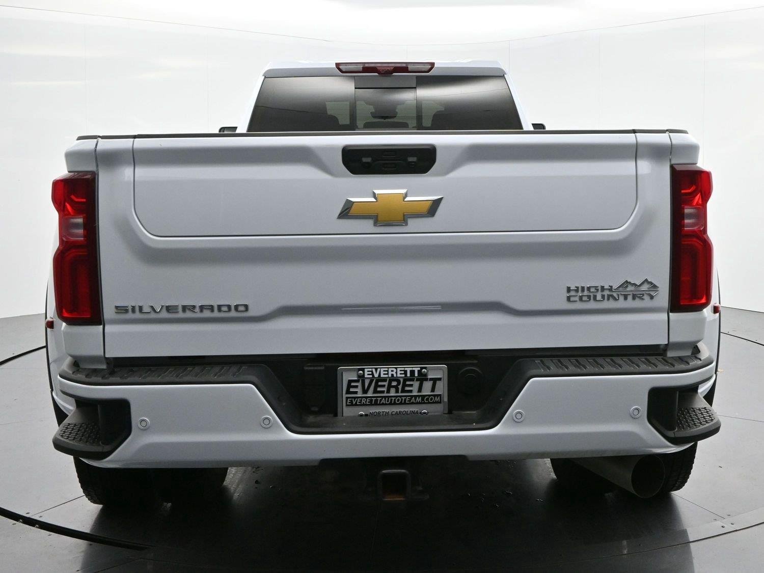 Used 2026 Polar White Tricoat Chevrolet High Country DRW image 6
