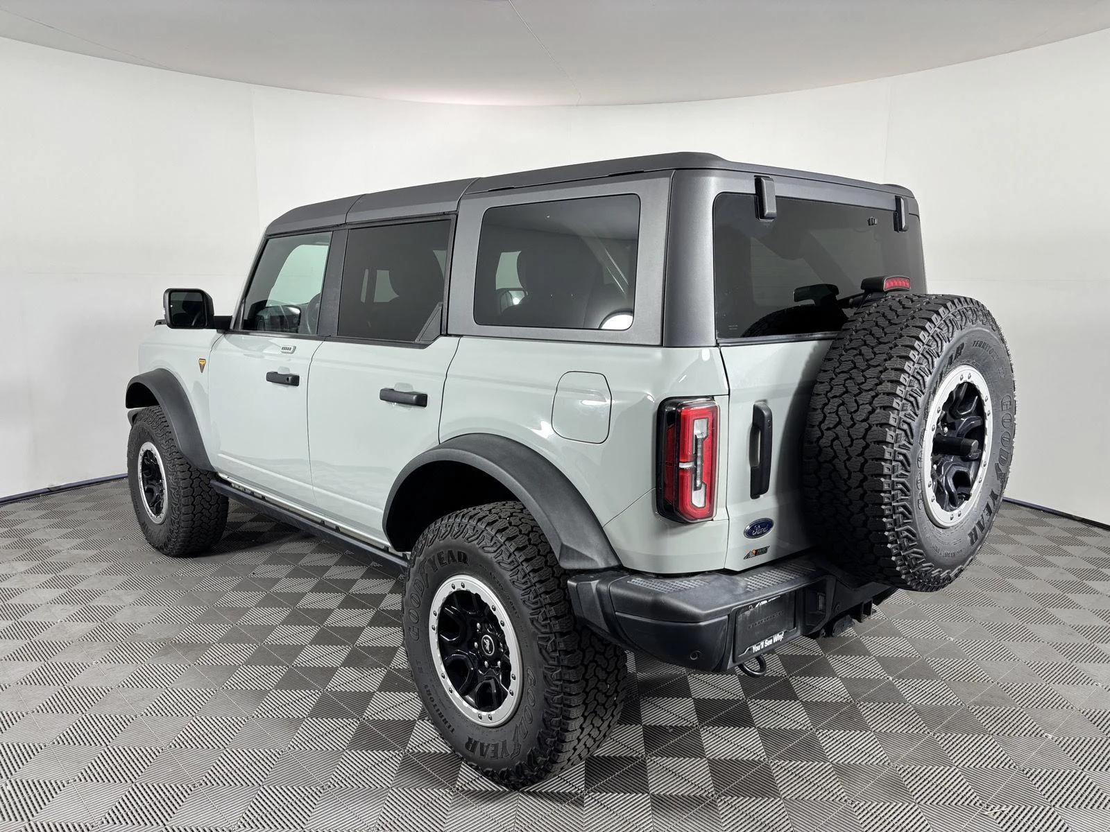Used 2023 Cactus Gray Ford Badlands image 3