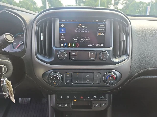 Used 2021 SUMMIT WHITE GMC 4WD AT4 w/Leather image 19