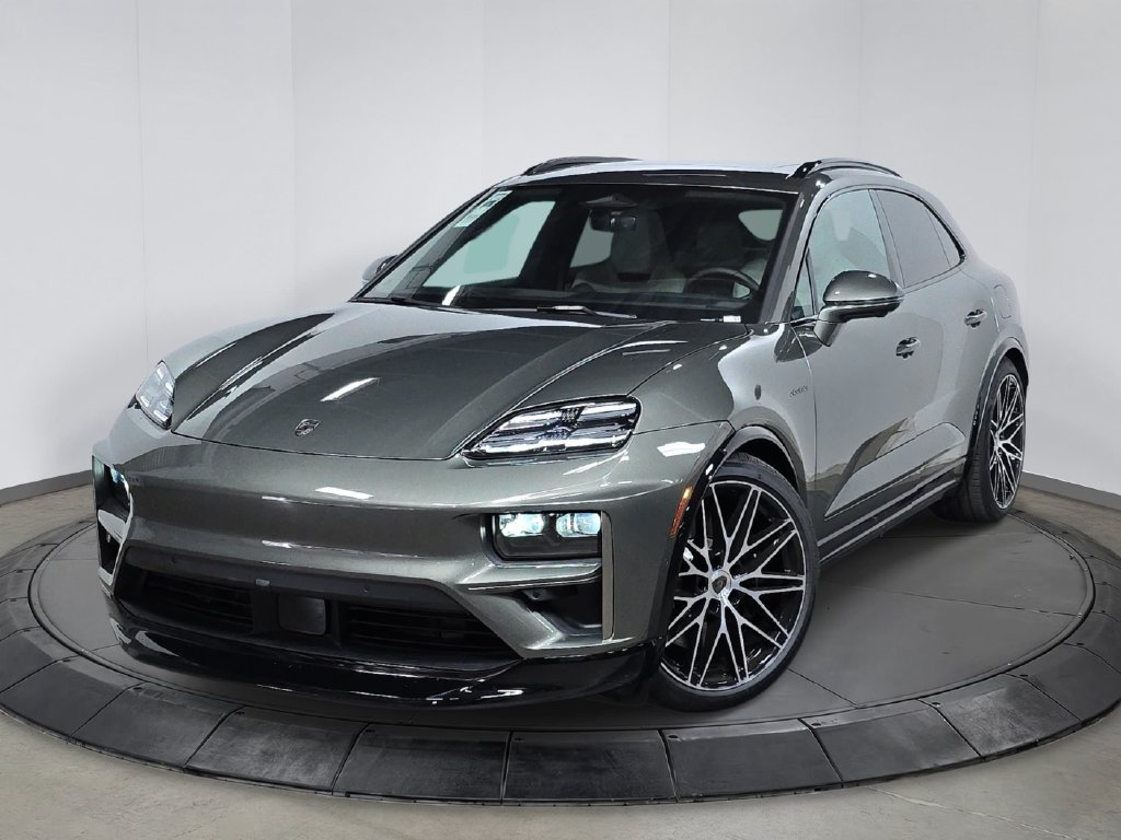 New 2026 Aventurine Green Metallic Porsche Turbo image 1