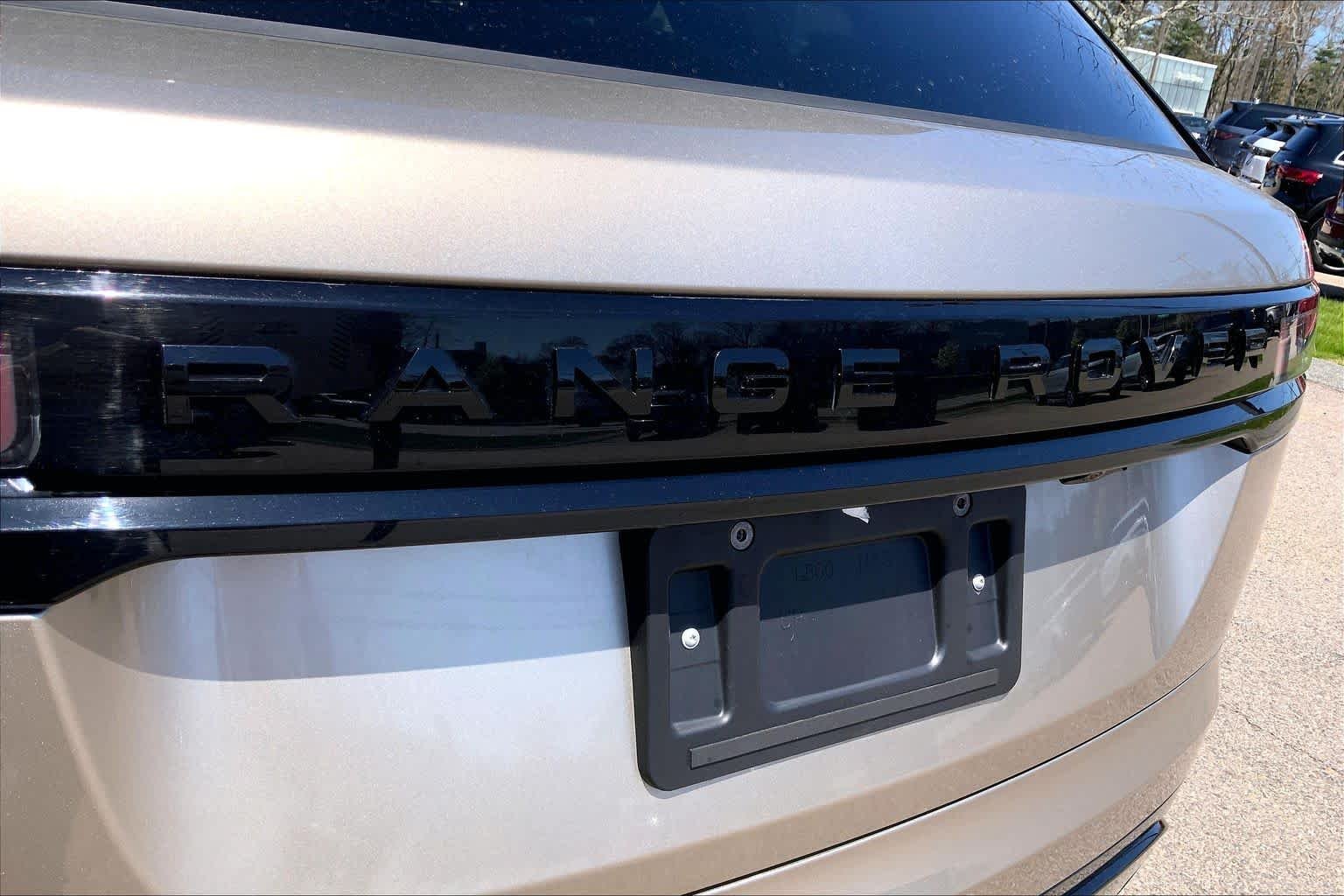 Used 2026 Batumi Gold Premium Metallic Land Rover Dynamic SE image 30