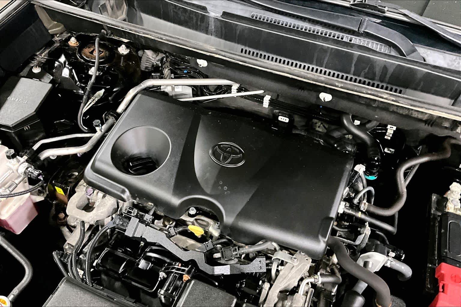 Used 2019 Midnight Black Metallic Toyota XLE image 33