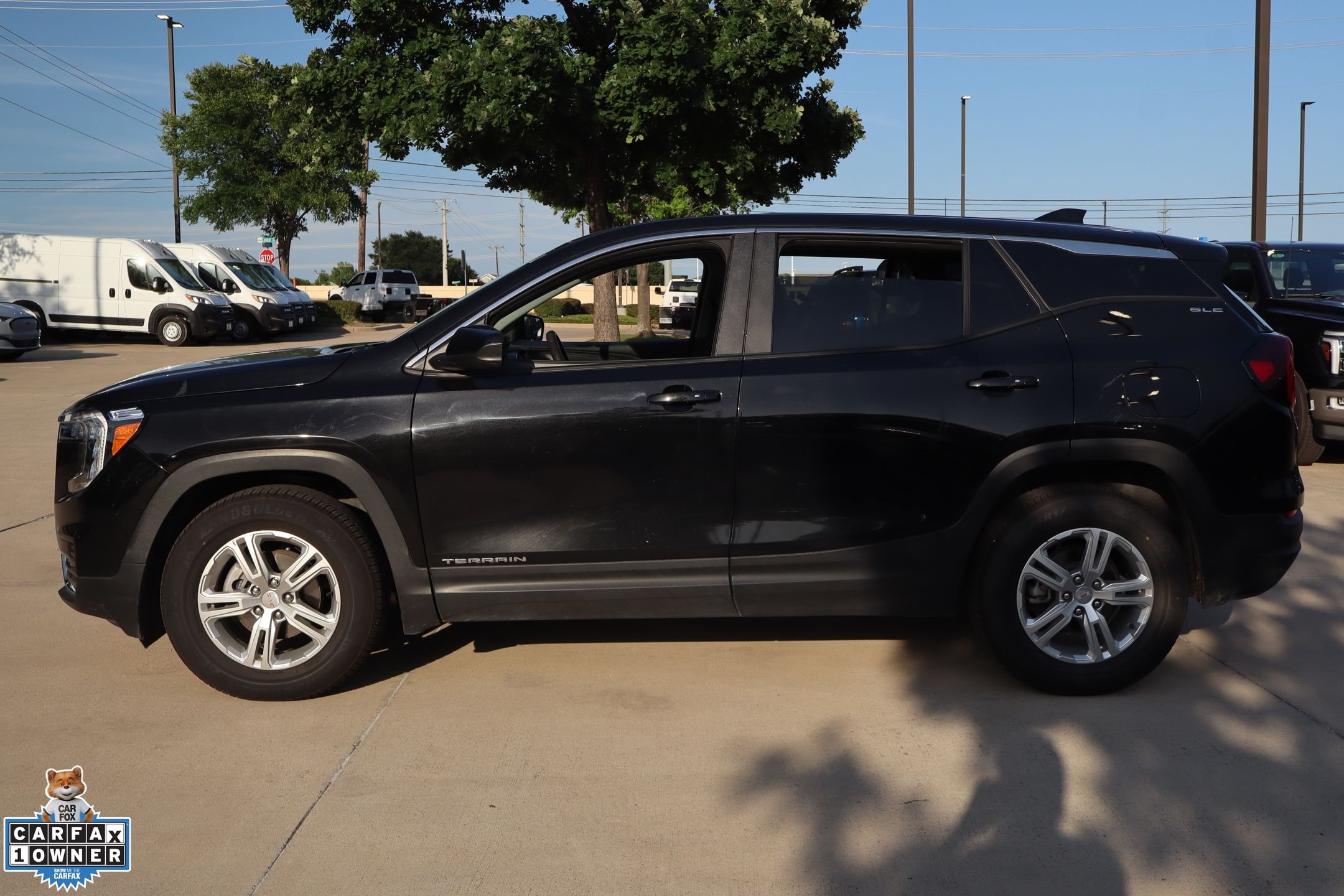 Used 2024 Ebony Twilight Metallic GMC SLE image 7