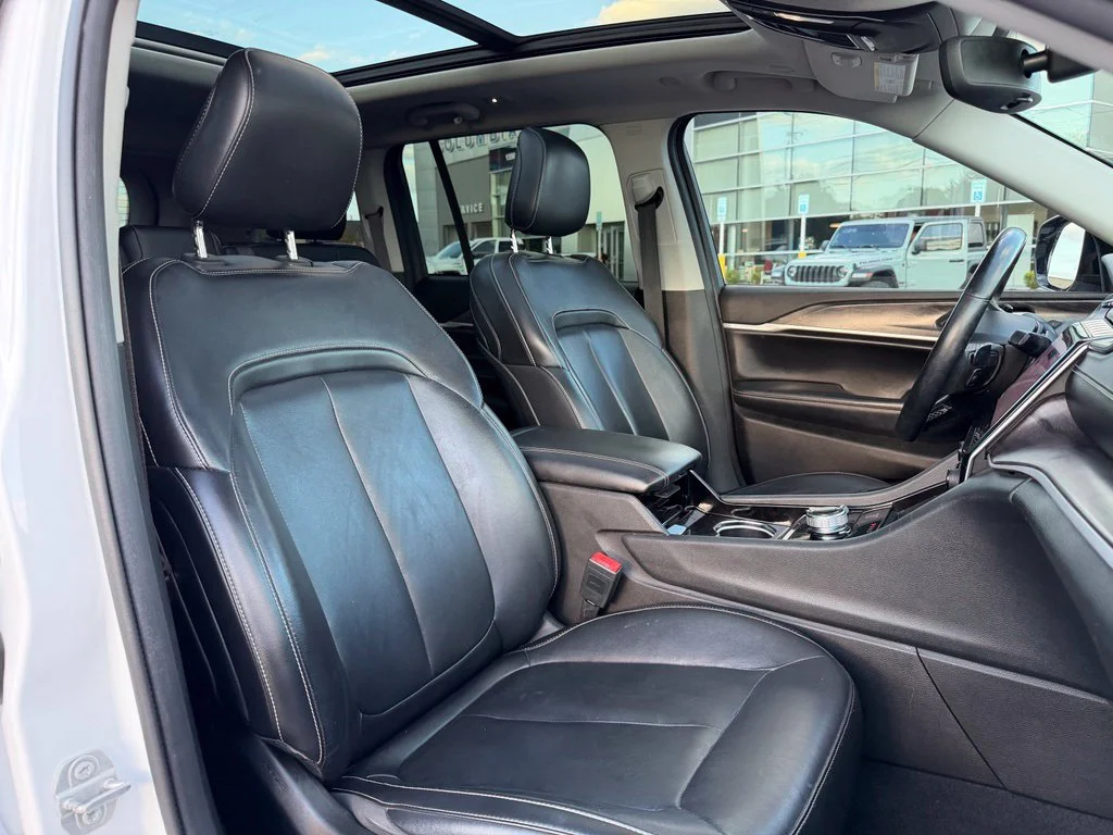 Used 2022 White Jeep Limited image 11