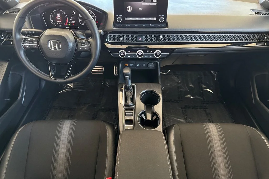 Used 2025  Honda Sport image 17
