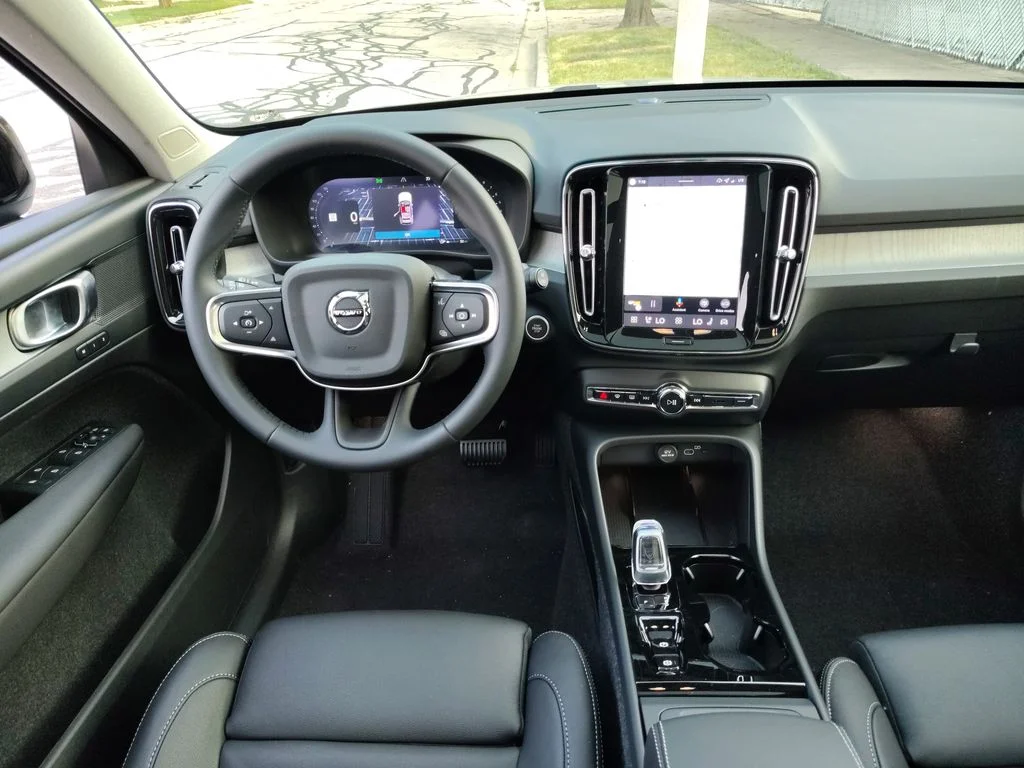 2026 Volvo XC40 Plus - Photo 29