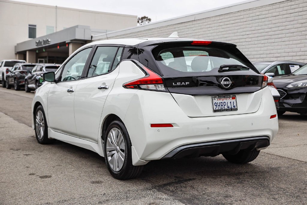 Used 2023 White Nissan S image 4