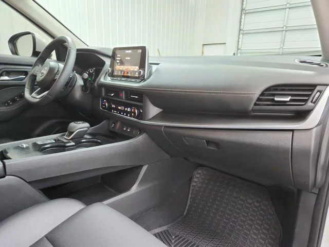 Used 2024 White Nissan SV image 41