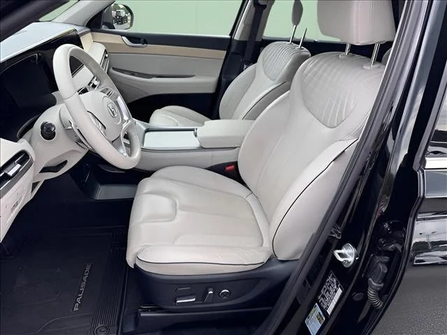 Used 2023 Black Hyundai Limited image 6