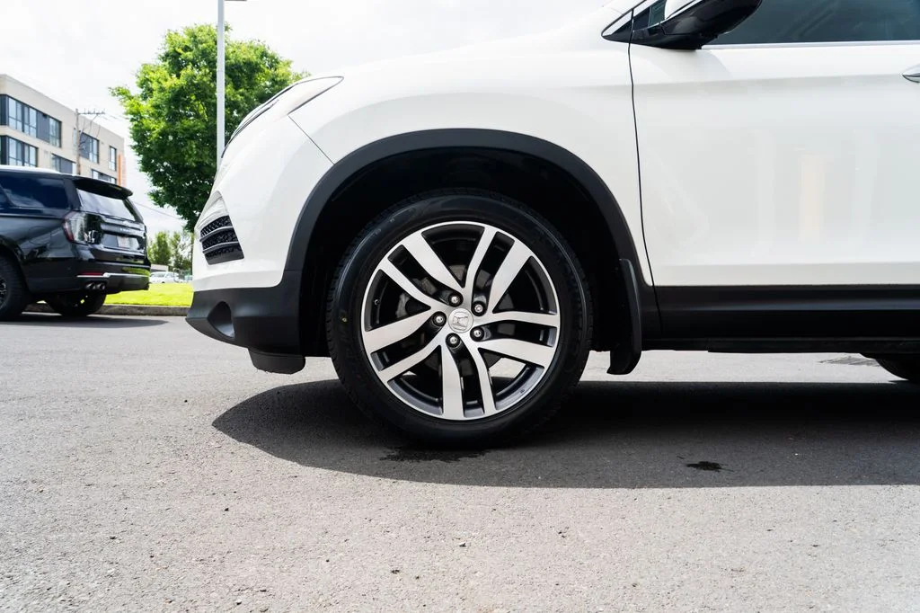 Used 2016 White Honda Elite image 7