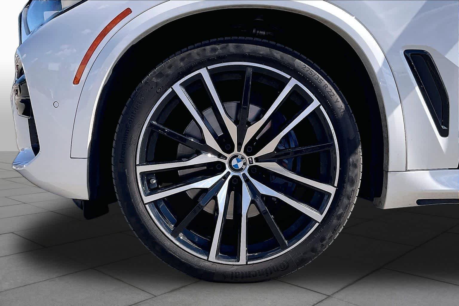 Used 2022 Mineral White Metallic BMW xDrive40i image 10