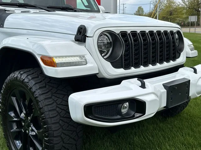 Used 2022 White Jeep Overland image 8