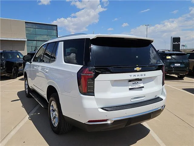 Used 2025 Summit White Chevrolet LT 4x2 image 3