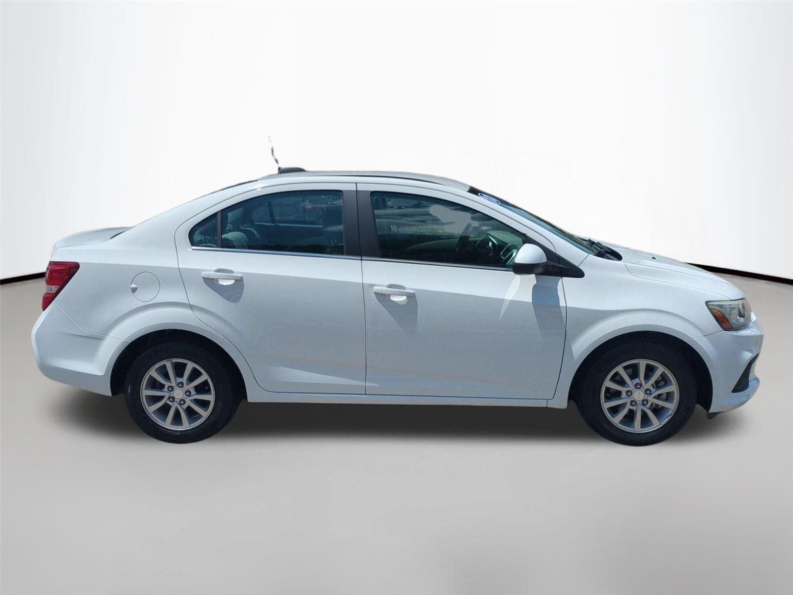 Used 2018 Summit White Chevrolet LT image 6