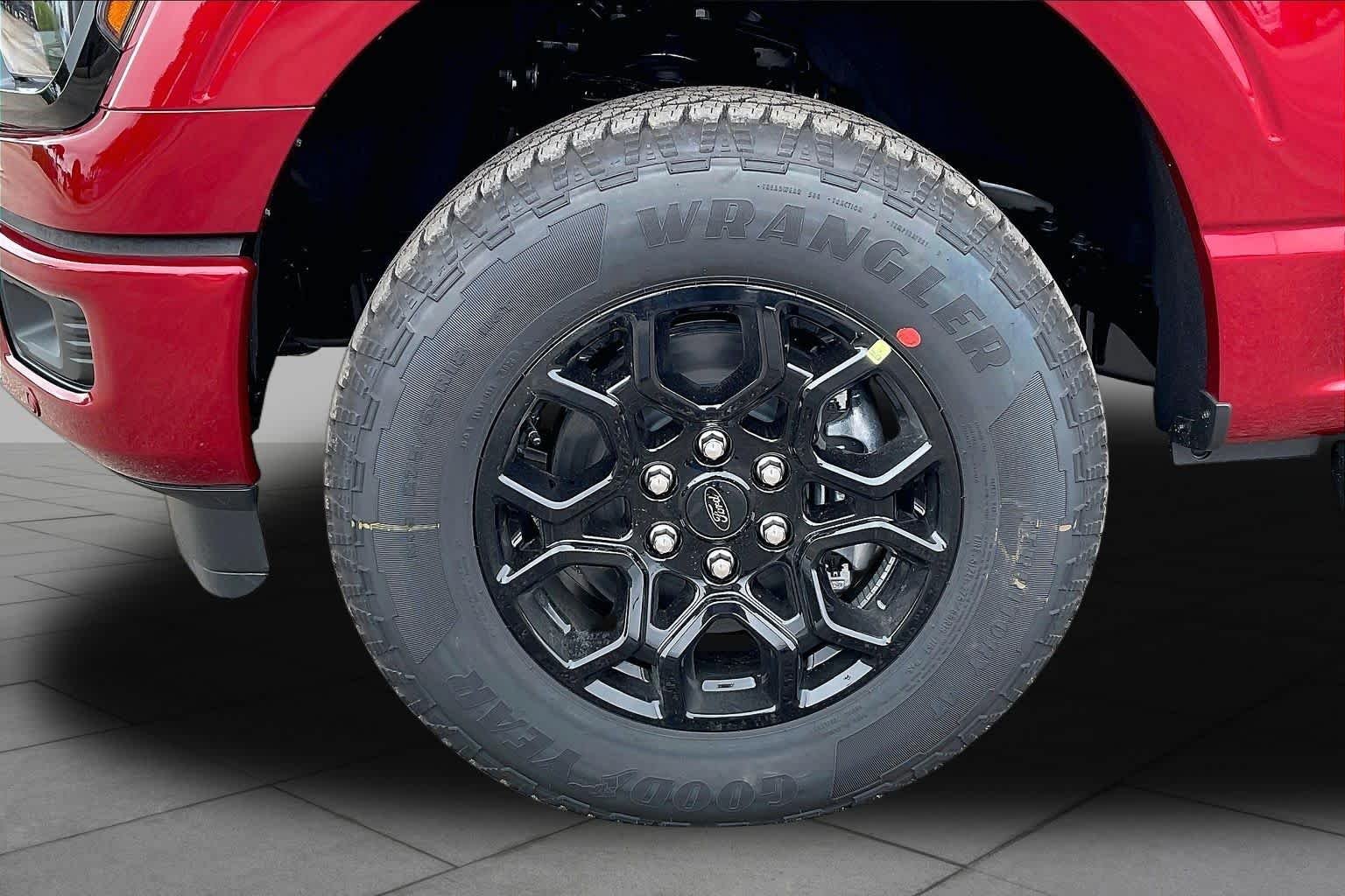 New 2026 Ruby Red Metallic Tinted Clearcoat Ford XLT image 11