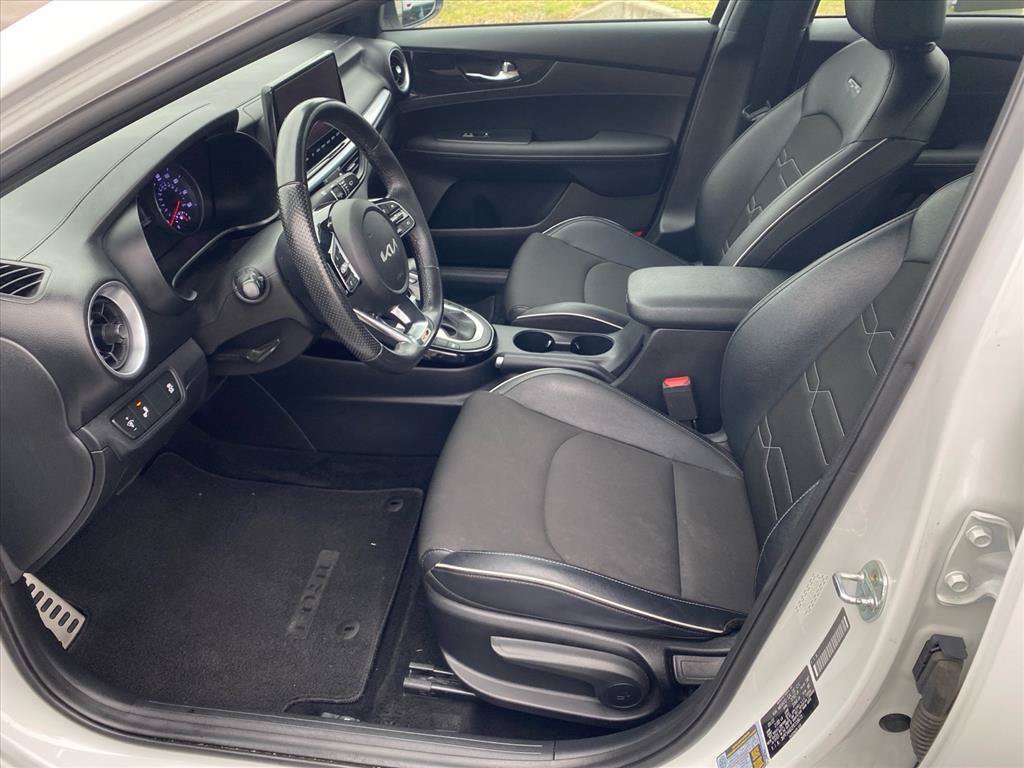 Certified Used 2023 Snow White Pearl Kia GT-Line image 10