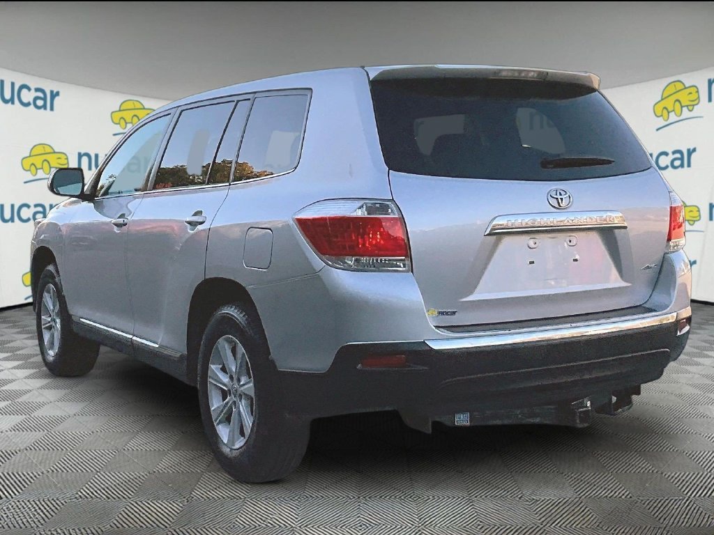 Used 2013 Silver Toyota Base image 4