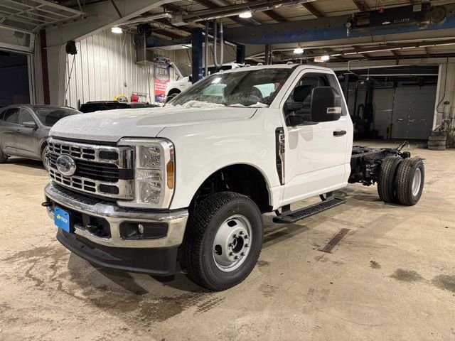 New 2026 Oxford White Ford XL image 3