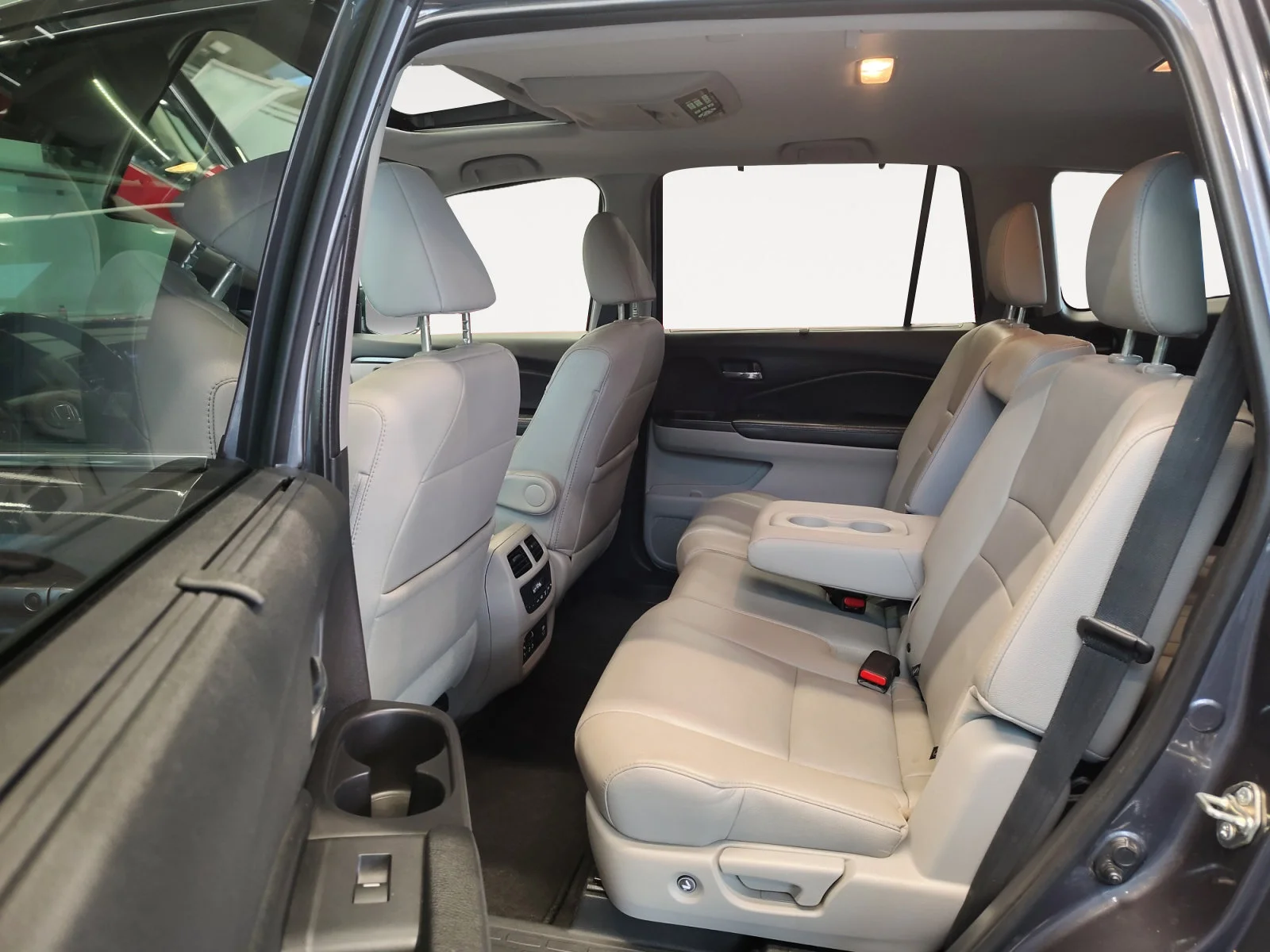 Used 2017 Modern Steel Metallic Honda EX-L image 23