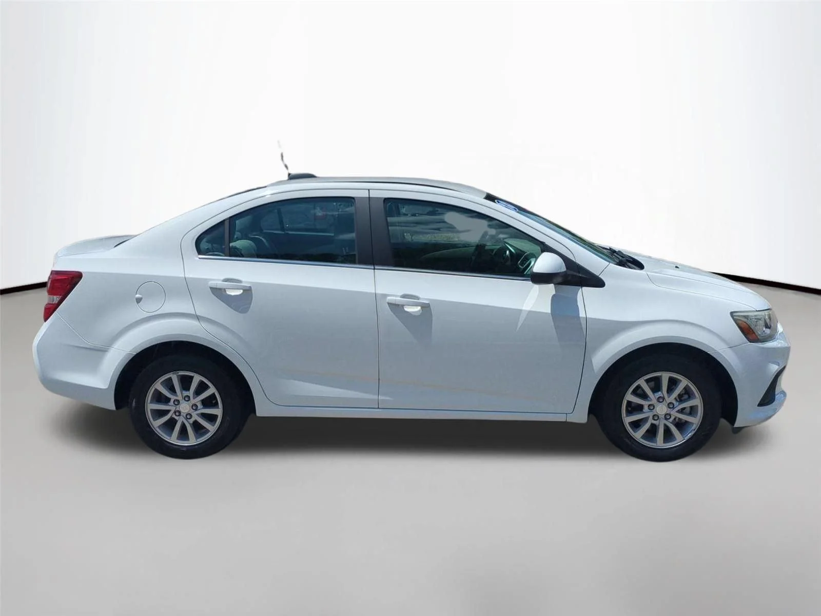 Used 2018  CHEVROLET LT image 6