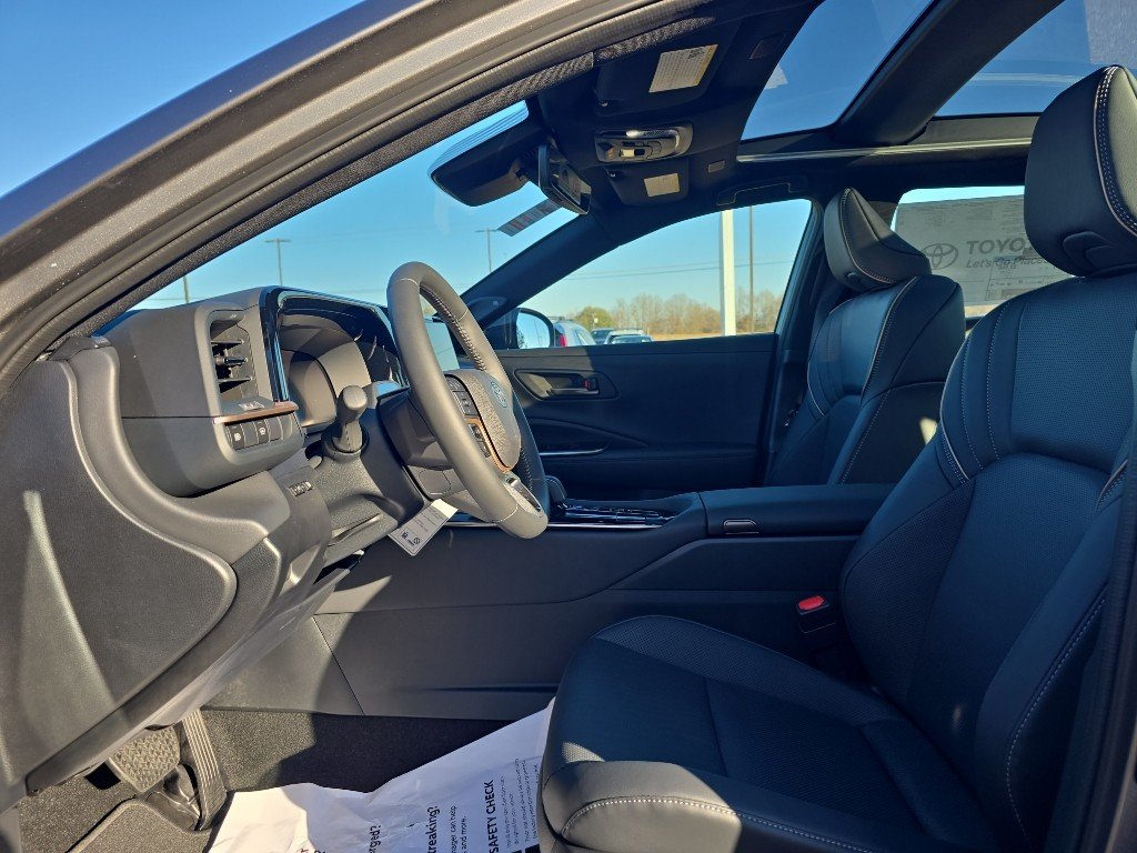 2026 Toyota Crown Limited - Photo 7