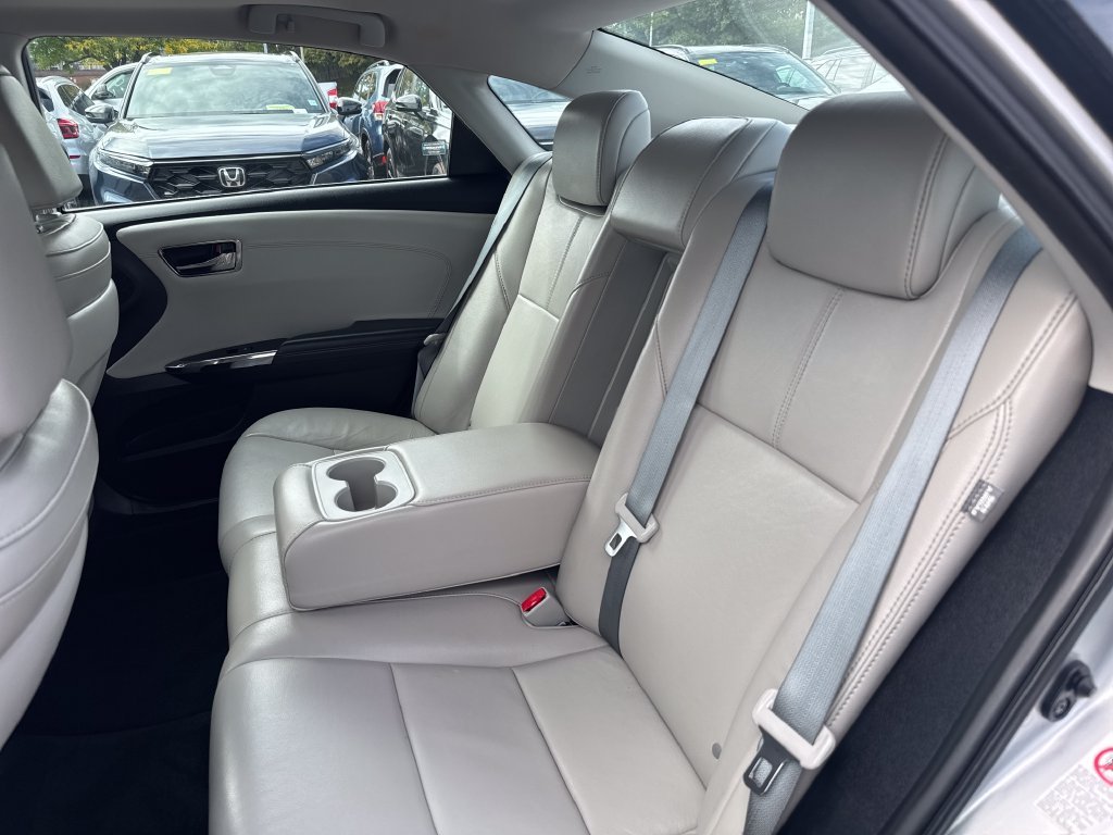 Used 2016 Silver Toyota XLE Premium image 35