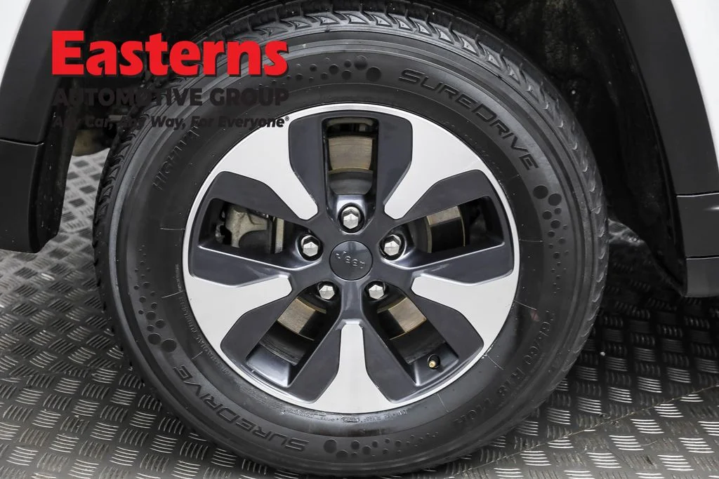 Used 2023 White Jeep 4xe image 29