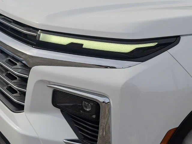 New 2027 Summit White Chevrolet LT image 10