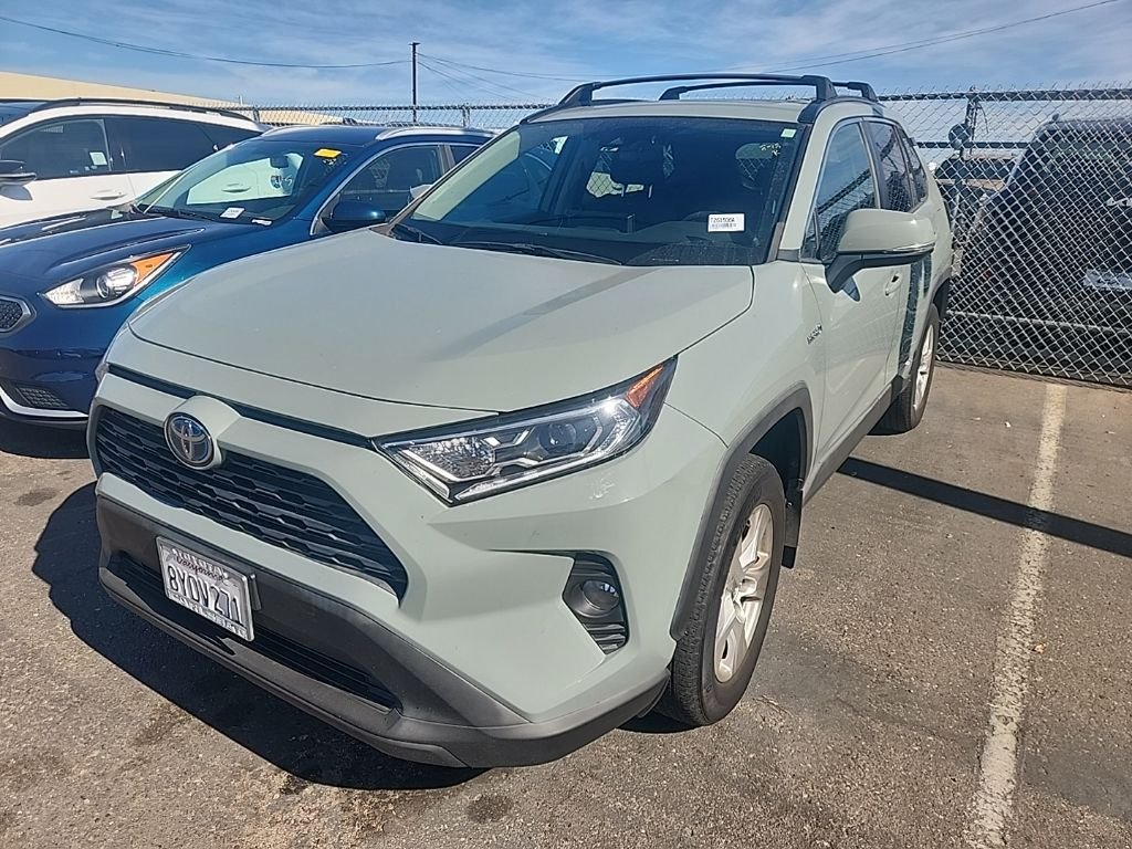 Used 2021  Toyota XLE image 4