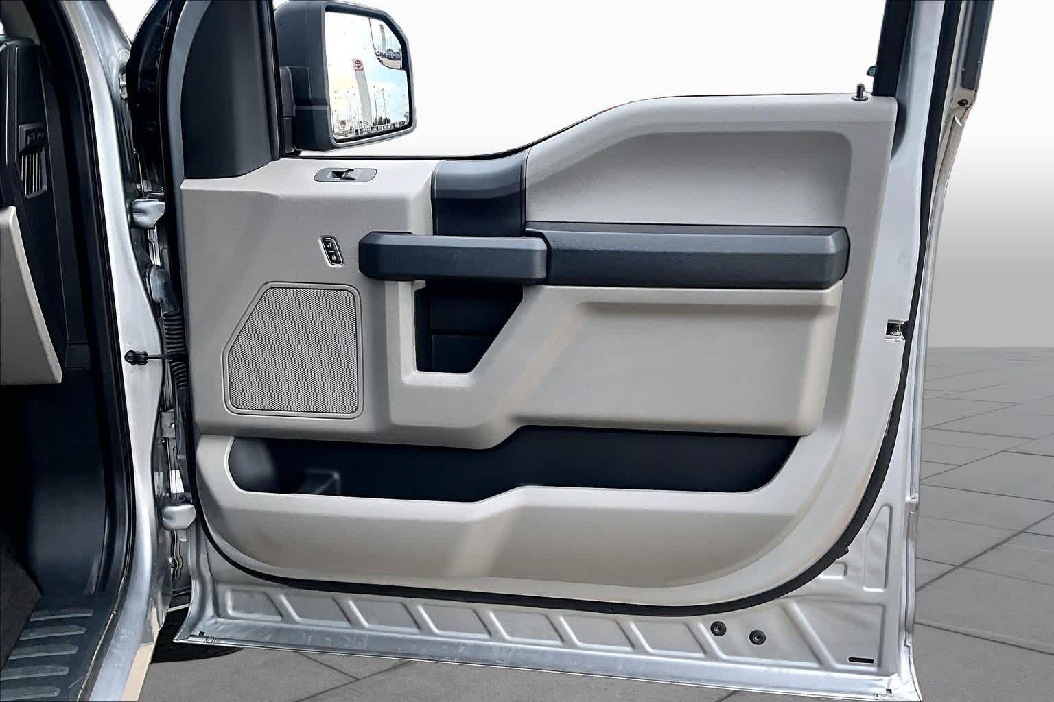 Used 2020 Iconic Silver Metallic Ford XL image 23