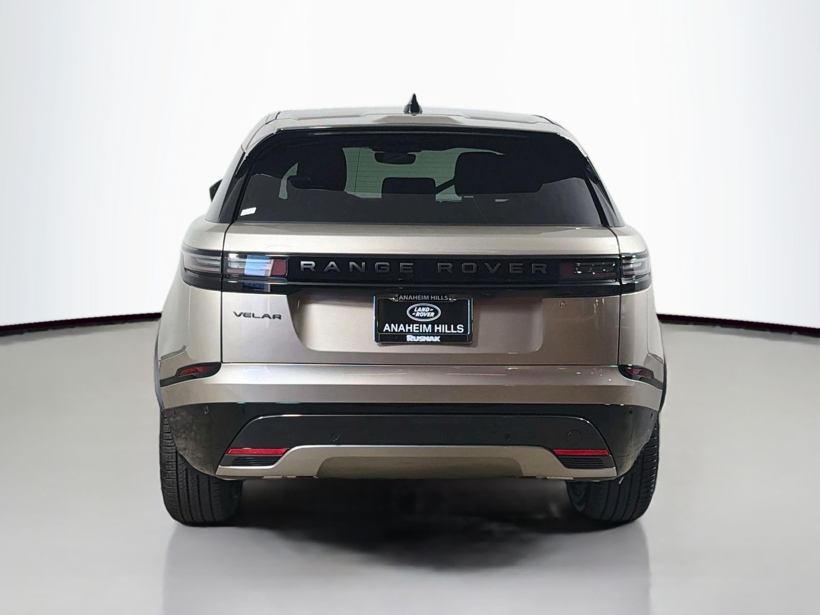 New 2026 Batumi Gold Land Rover Belgravia Edition image 4
